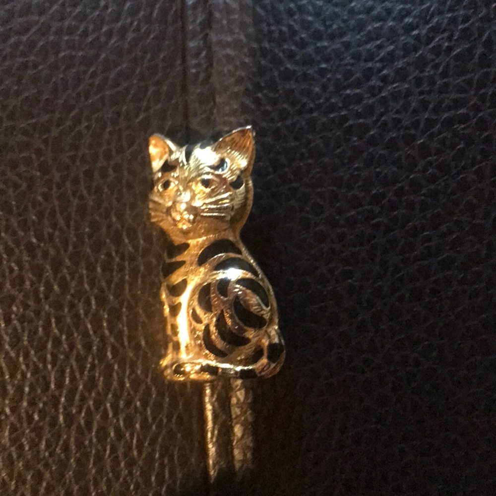 Kitty cat gold brooch